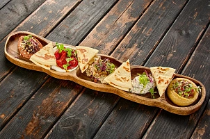 Ассорти заморских закусок